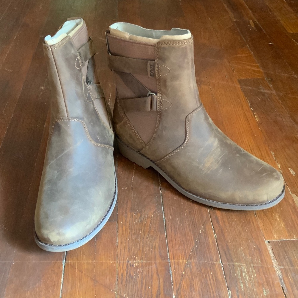 Teva Women’s ELLERY Ankle Waterproof Leather Boots